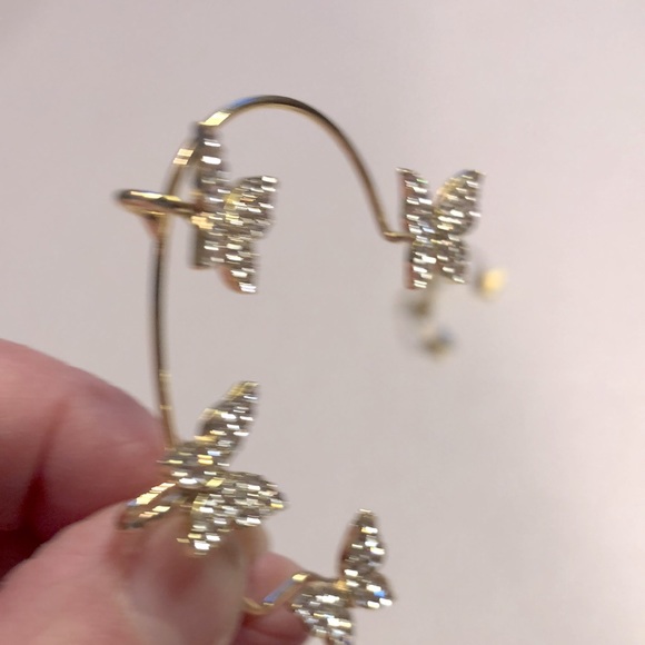 NIP Beautiful Sparkle Butterfly Goldtone Ear Cuffs. Just in time for SPRING🦋 - Picture 10 of 12